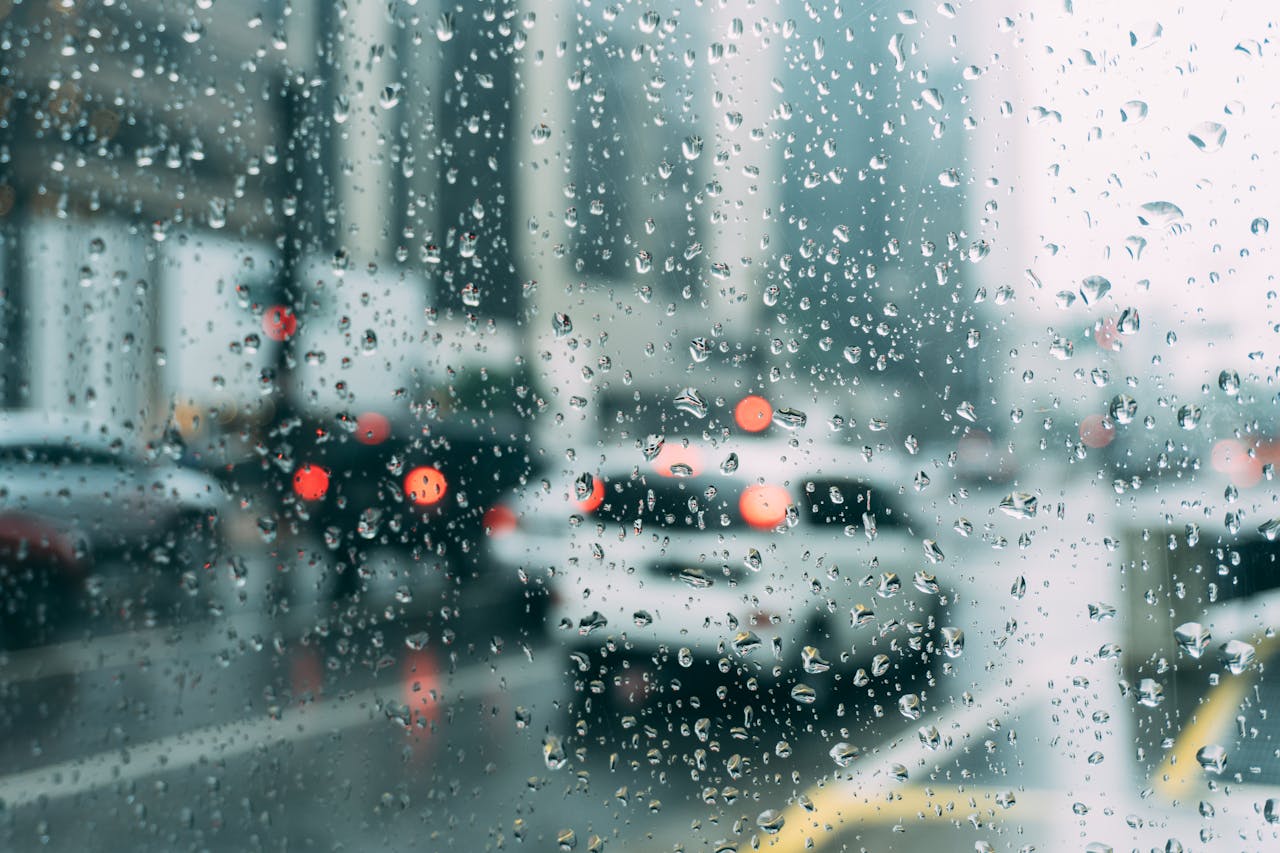 Why Your Skin Might Be Freaking Out When the Weather Changes (And What To Do About It)
